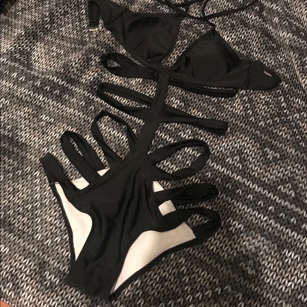 Bathing suit sold - Picture 4 of 5